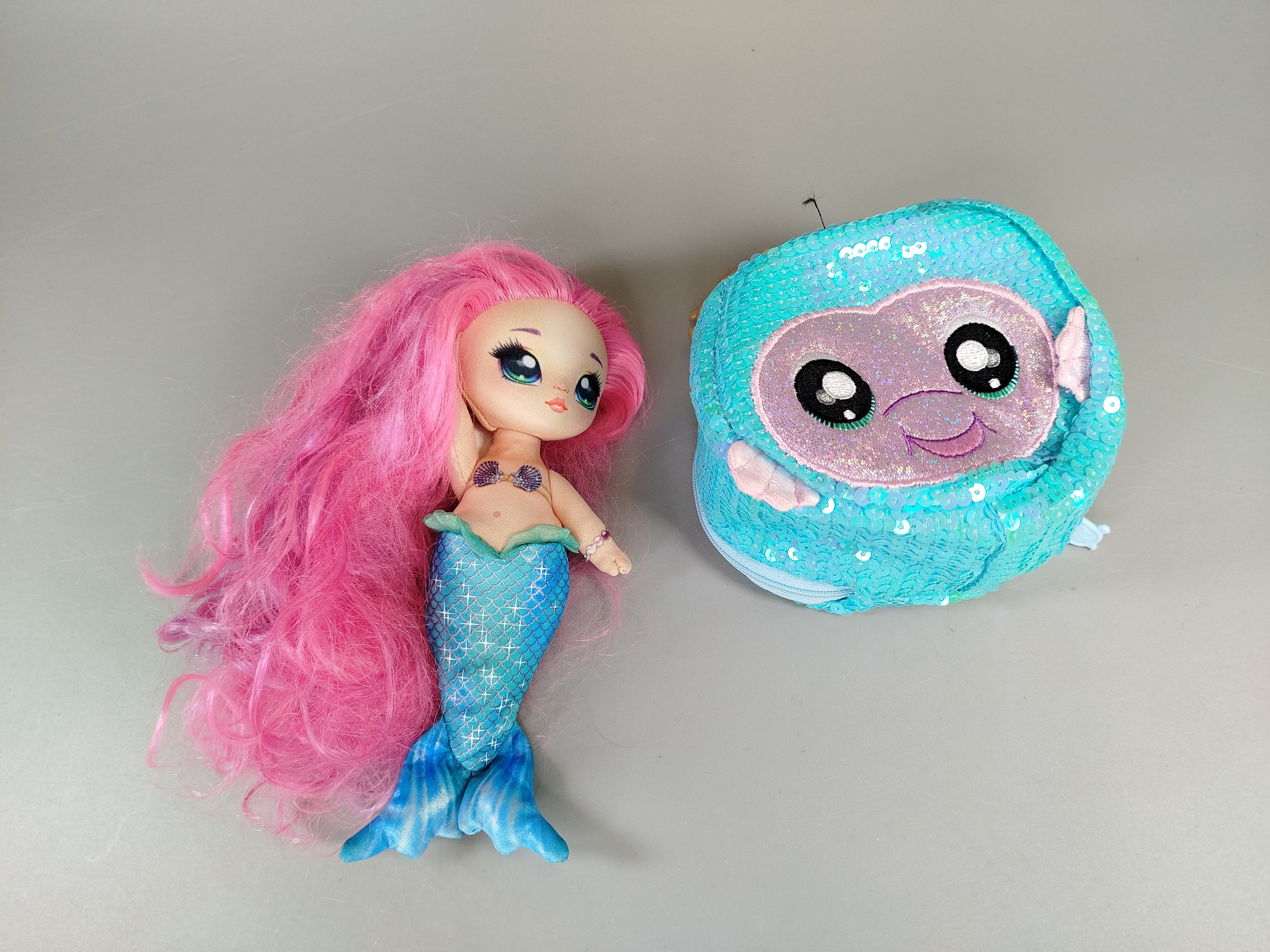 Na! Na! Na! Surprise Meerjungfrau Plüschpuppe mit Tasche, Set